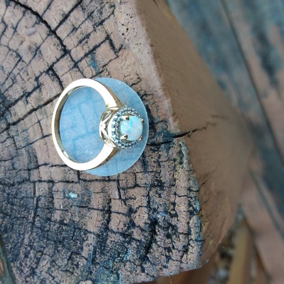 solid 10kt  yellow gold genuine opal an topaz ring - Picture 1 of 4
